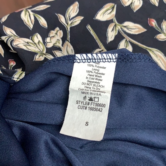 Jella c. Dress Size: small - Picture 6 of 6